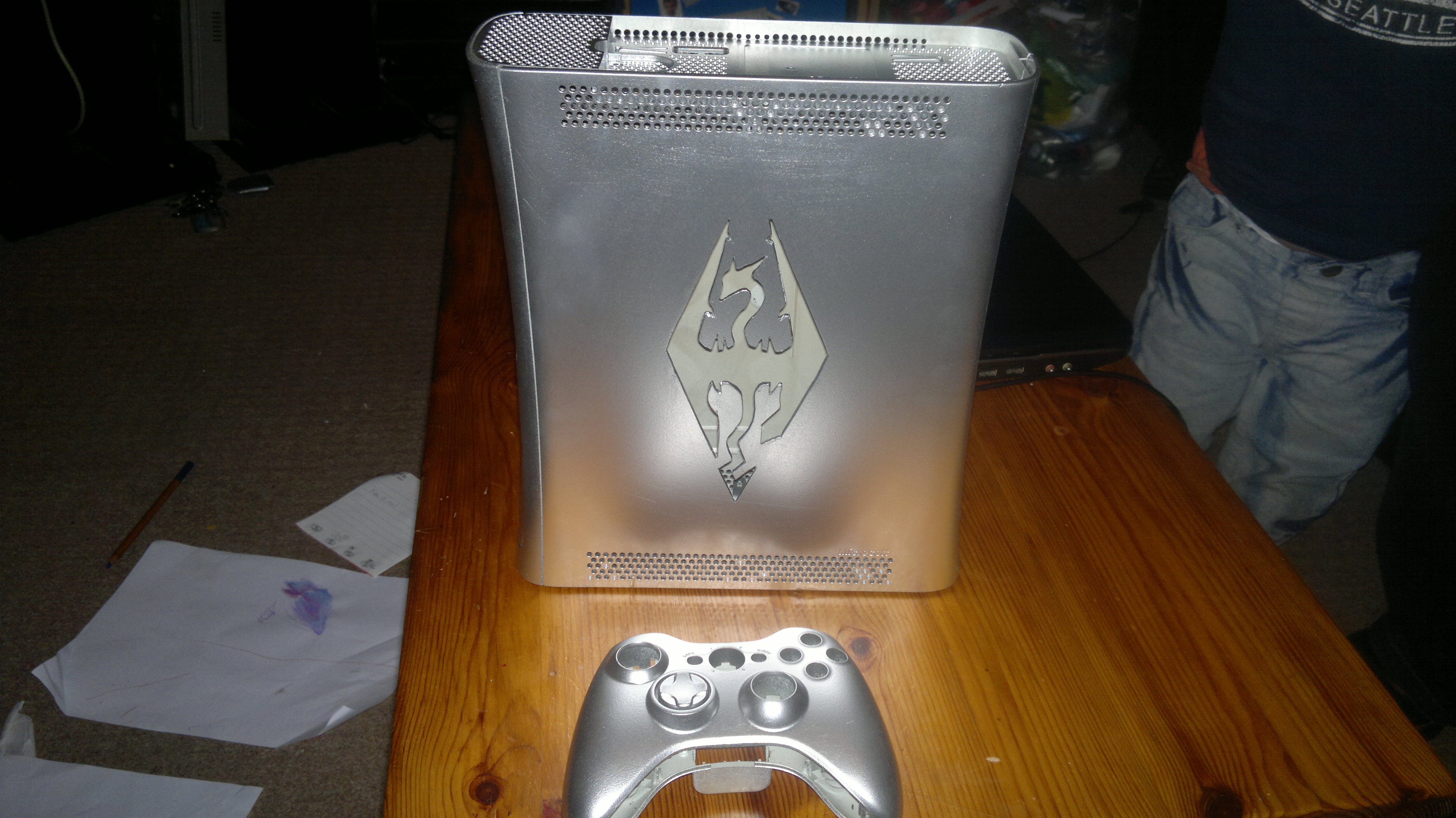 Silver Skyrim Dragon Logo custom cut xbox case and controller. Almost finished, needs a few final coats of paint
