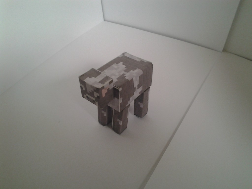 Alternate angle papercraft cow from minecraft - Gaming Now